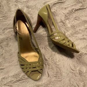 Liz Claiborne Leather Celery Green Lattice Work Peep Toes with Open Sides Sz 6